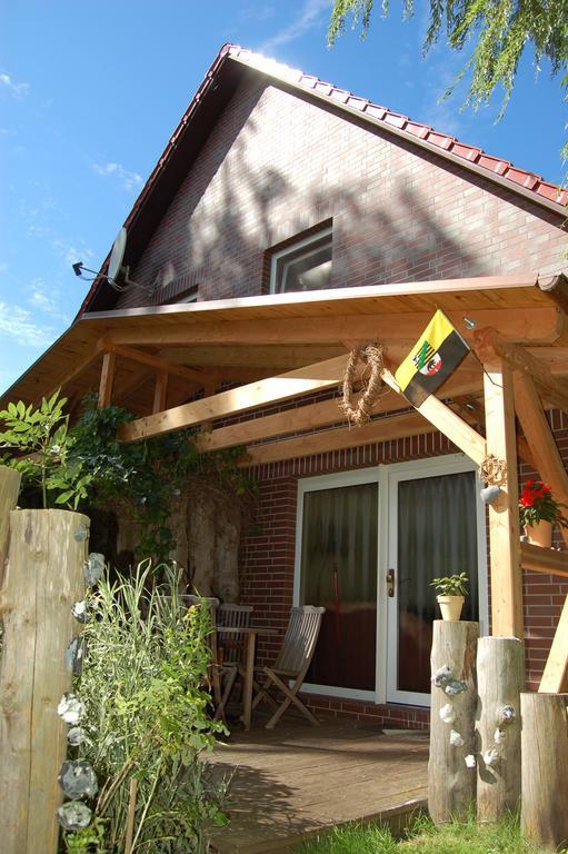 Ferienhaus Im Urigen Garten Bzw Eulenhaus 징스트 객실 사진