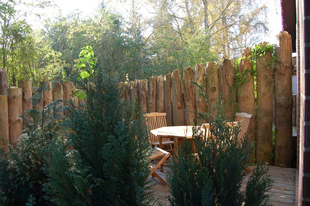 Ferienhaus Im Urigen Garten Bzw Eulenhaus 징스트 객실 사진